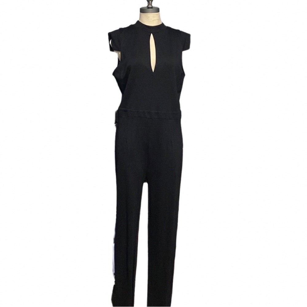 FRONT KEYHOLE BACK LACE JUMPSUIT
